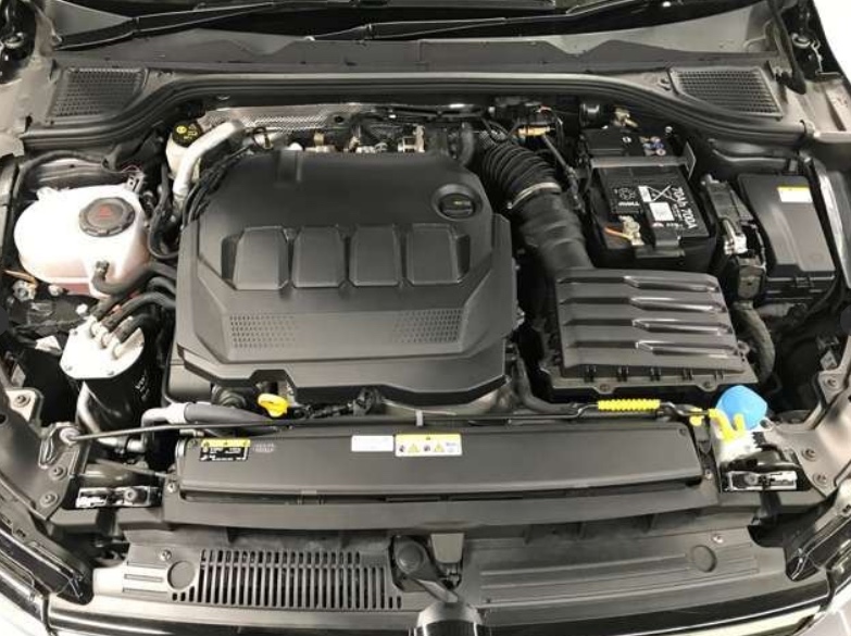 Volkswagen Golf 2023 – TDI R line